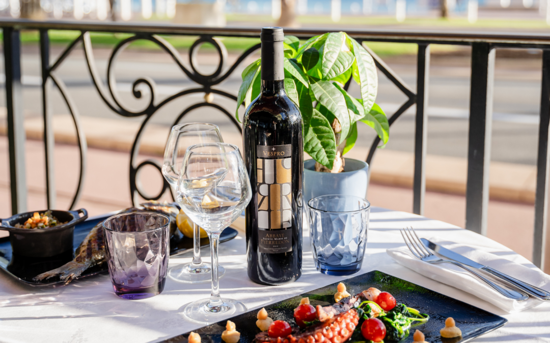 West End Hotel : Follow Le Siècle on social networks